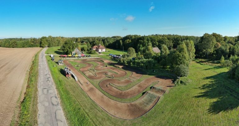 Lielizmēra radio vadāmās mašīnas - Turaida RC Racing trase