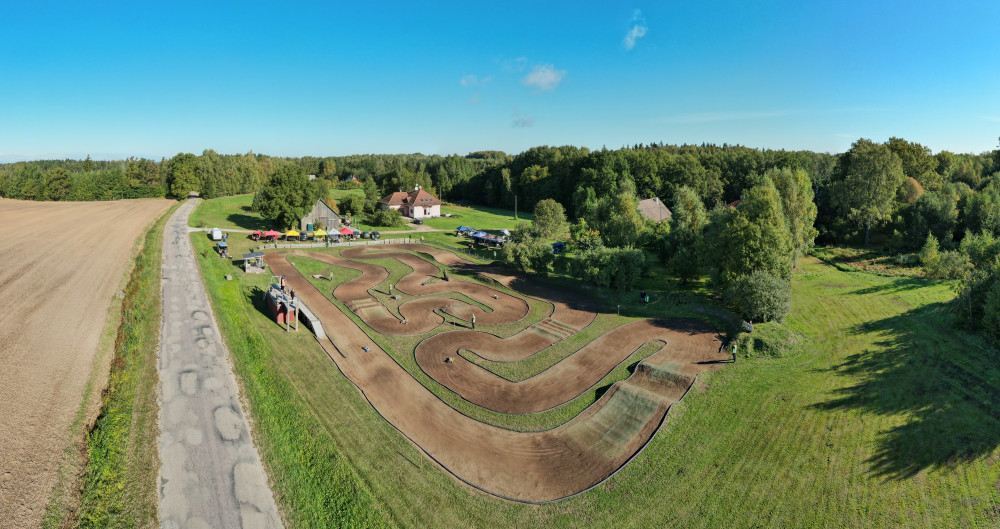 Lielizmēra radio vadāmās mašīnas - Turaida RC Racing trase